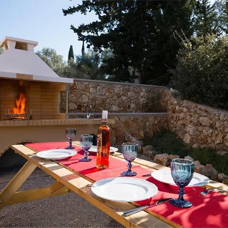 Mare Willa Tsoukaládhes